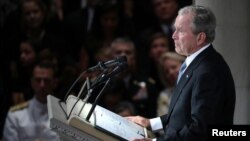 Former U.S. president George Bush speaks at the memorial service for Senator John McCain at the National Cathedral in Washington, Sept. 1, 2018.