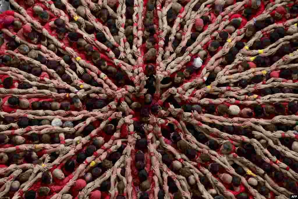 Members of the "Colla Vella Xiquets de Valls" human tower team form a "castell" during the XXV human towers, or castells, competetion in Tarragona, Spain, Oct. 5, 2014.