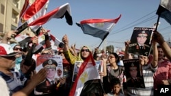 Opponents of Egypt's ousted President Mohammed Morsi chant slogans during a protest by the presidential palace in Cairo, Egypt, July 26, 2013. 