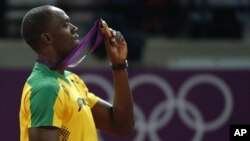 Pelari Jamaica Usain Bolt kembali menjadi favorit kuat Kejuaran Dunia Atletik nomor 100 dan 200 meter setelah dua pesaingnya gagal tes doping (foto: dok). 