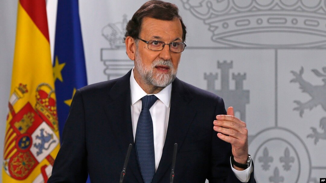 Perdana Menteri Spanyol Mariano Rajoy memberikan pernyataan di Madrid hari Rabu (11/10). 