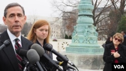 Plaintiff Abigail Fisher (2-L) is seen with conservative advocate Edward Blum (L) outside the U.S. Supreme Court in Washington, D.C., Dec. 9, 2015. (Photo - A. Scott/VOA)