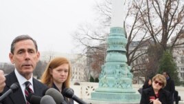 Plaintiff Abigail Fisher (2-L) is seen with conservative advocate Edward Blum (L) outside the U.S. Supreme Court in Washington, D.C., Dec. 9, 2015. (Photo - A. Scott/VOA)