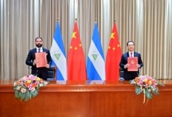 尼加拉瓜和中國的兩國代表在天津簽署聯合公報 （2021年12月10日）