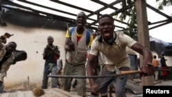 Une mosquée prise d'assaut dans Bangui, 10 décembre 2013