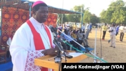 Archevêque de N'Djamena Monseigneur Edmond Djitangar au Tchad, le 20 octobre 2017. (VOA/André Kodmadjingar)