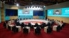 Vista general de la reunión de diálogo informal entre los líderes participantes de la cumbre de la APEC en Lima, Perú, mientras interviene la presidenta de esa nación, Dina Boluarte, el 15 de noviembre de 2024. (AFP/Saul Loeb)