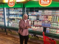 41-year-old homemaker Aman Qadodora says that after the insecurity caused by a blockade of neighboring states she’s relieved to find local products at her neighborhood grocery store. (Jacob Wirtschafter/VOA)