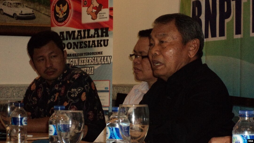 Kepala Badan Nasional Penanggulangan Terorisme (BNPT) Ansyaad Mbai (kanan). (VOA/Yudha Satriawan)