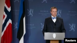 Estonian President Toomas Hendrik Ilves speaks at a news conference after talks with Norwegian Prime Minister Erna Solberg (not pictured), after arriving for a one-day state visit, in Oslo, Sept. 2, 2014.