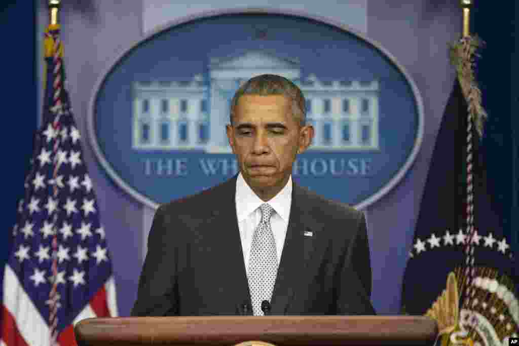Tổng thống Mỹ Barack Obama gọi vụ tấn công ở Paris là một &quot;nỗ lực kinh hoàng nhằm khủng bố thường dân.&quot;