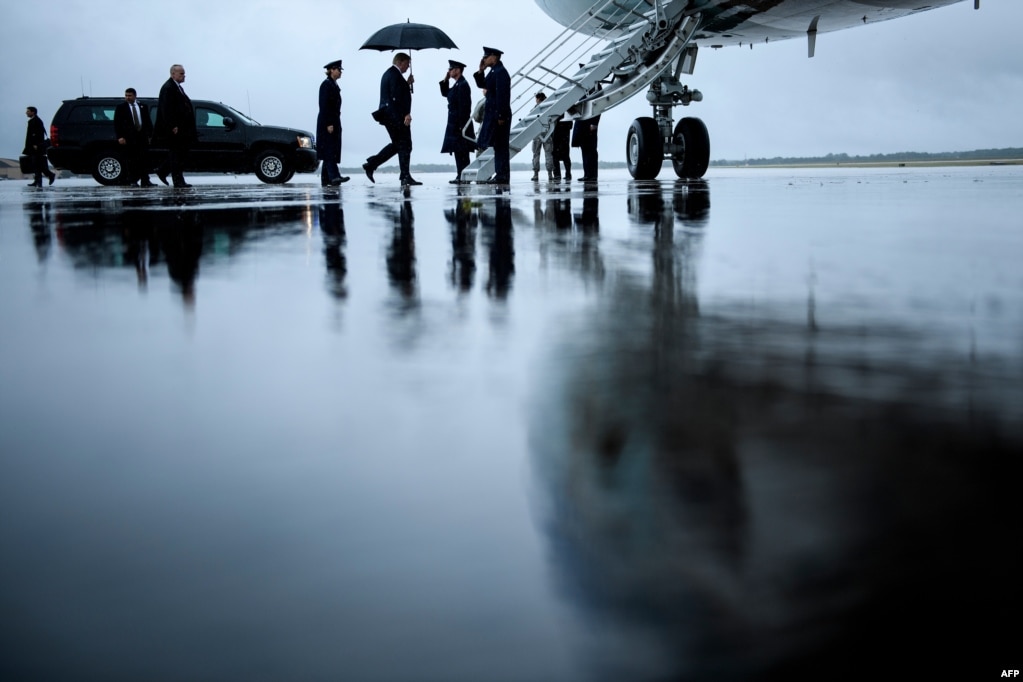 ε Ʈ ̱  ޸ ص罺  ָ ĵڽƼ     (Air Force One) žϰ ִ.