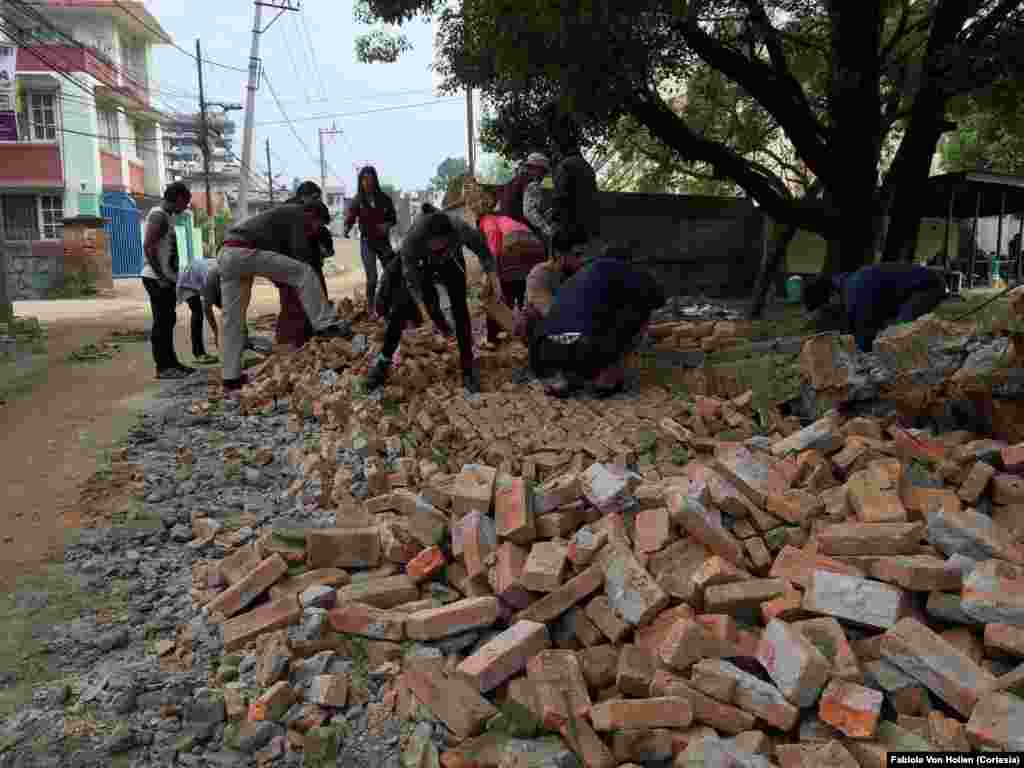 یونیسف نے کہا ہے کہ 25 اپریل سے اب تک 245 بچوں کو سمگلروں سے یا غیر ضروری طور پر یتیم خانوں میں بھیجے جانے سے بچایا گیا ہے۔