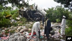 Responders pick through the wreckage of a cargo plane which crashed in the capital Juba, South Sudan, Nov. 4, 2015. 