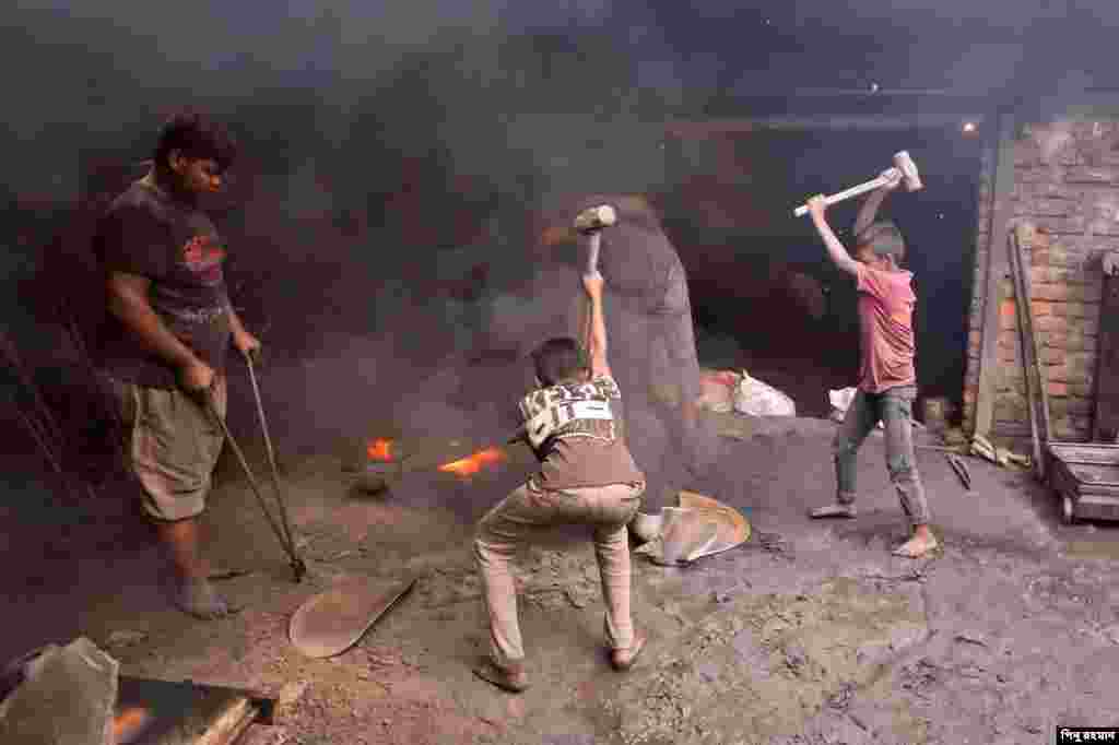 আহারে শৈশব, আহারে কৈশোর - ফটো- পিনু রহমান 