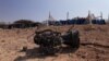 Puing-puing peluncur roket yang, menurut otoritas Israel, melukai seorang gadis berusia 7 tahun, setelah Iran meluncurkan pesawat nirawak dan rudal ke arah Israel, dekat Arad, Israel, 14 April 2024. (Foto: REUTERS/Christophe van der Perre)