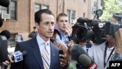 Dân biểu Mỹ Anthony Weiner rời nhà đến 1 cuộc họp báo, thứ năm 16/6/2011