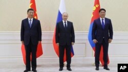 参加上合组织会议的中国国家主席习近平、俄罗斯总统弗拉基米尔·普京和蒙古国总统乌赫那·呼日勒苏赫。(2022年9月15日)