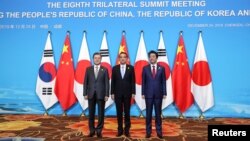 南韓總統文在寅，中國總理李克強，日本首相安倍晉三在中國成都出席中日韓三國領導人峰會。(2019年12月24日）