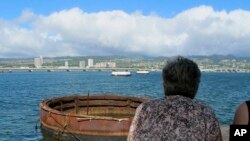 Vista del lugar donde se hundió el USS Arizona en Pearl Harbor, Hawaii, en la Segunda Guerra Mundial.
