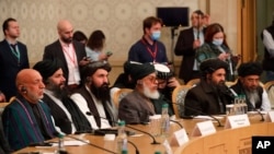 برخی از نمایندگان طالبان و حامد کرزای رئيس جمهوری پیشین افغانستان در این نشست حضور دارند. 