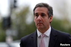 Michael Cohen, luật sư riêng của ông Trump, hiện đang bị điều tra hình sự. Cuộc đột kích của FBI hôm thứ Hai nhắm vào văn phòng, nhà riêng và phòng khách sạn của ông Cohen khiến ông Trump nổi cơn thịnh nộ.