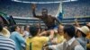 Le Brésilien Pelé remporte sa troisième finale de Coupe du monde en 1970.