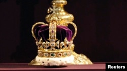 St Edward's Crown, which hasn't been outside the Tower of London for 60 years, is displayed during a service celebrating the 60th anniversary of Queen Elizabeth's coronation at Westminster Abbey in London, Britain, June 4, 2013. 