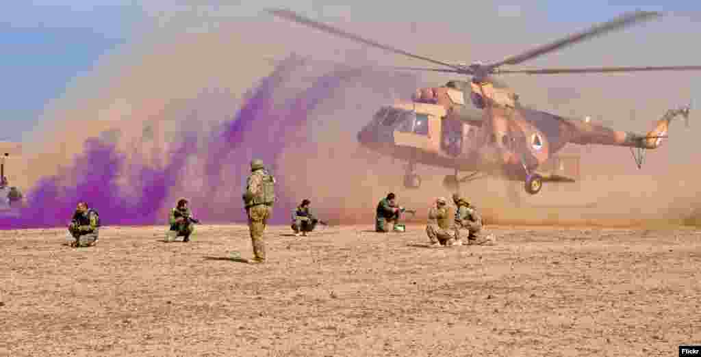 چالش دیگری که نیروی هوایی افغانستان با آن روبروست، تلفات غیرنظامیان در نتیجه عملیات&zwnj;های هوایی است. سازمان ملل متحد در ماه جولای گفت که نیروی هوایی افغانستان، مسول ۵۲ درصد تلفات غیرنظامی ناشی از عملیات&zwnj;های هوایی در نیمۀ اول سال ۲۰۱۸ است.