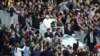 Le pape lance le défi de la non-violence aux responsables politiques et économiques
