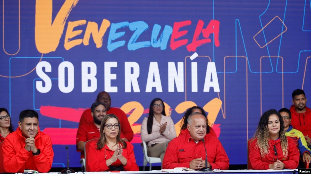 El miembro de la Asamblea Nacional y vicepresidente del Partido Socialista Unido (PSUV) de Venezuela, Diosdado Cabello, habla en la noche de las elecciones regionales y locales, en Caracas, Venezuela, el 21 de noviembre de 2021. REUTERS / Fausto Torrealba
