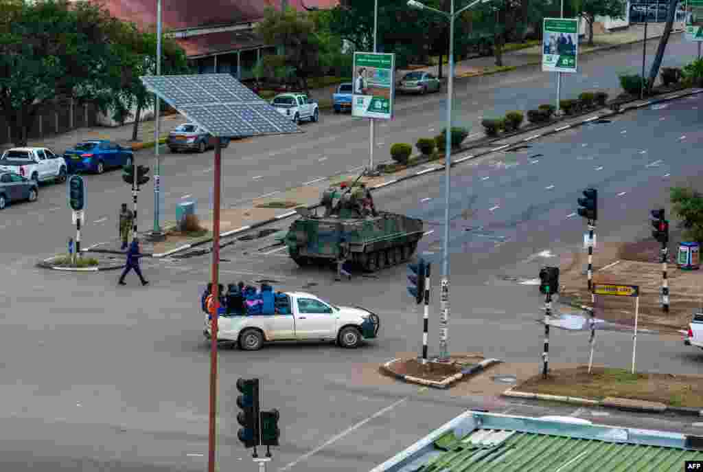 Des soldats dans les rues d&#39;Harare, au Zimbabwe, le 15 novembre 2017.