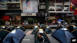 Hong Kong Simmers as Government Extends Negotiations Olive Branch