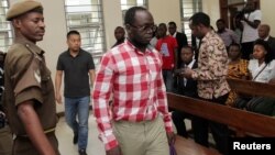 Wartawan Tanzania, Erick Kabendera (tengah) saat hadir di pengadilan Dar es Salaam, Tanzania, 19 Agustus 2019 lalu. 