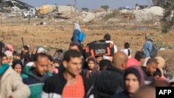 Filistinliler, Gazze Şeridi'nin güneyindeki Zeytun bölgesinde (19 Kasım 2023)
