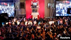 Peruvian presidential candidate Pedro Pablo Kuczynski, accompanied by his running mates Martin Vizcarra (L) and Mercedes Araoz, gestures to followers in Lima, Peru, June 5, 2016.