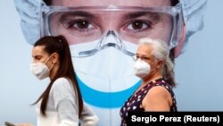 Stanovnici Madrida nose maske i na otvorenom