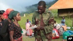 Zimbabwean soldiers busy assisting some of the people affected by Tropical Cyclone Idai.