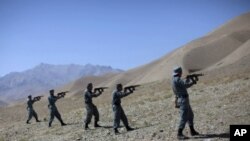 آیساف: 'آموزش چهل هزار تن دیگر از نیروهای افغان تا نومبر ۲۰۱۲'