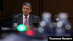 En la foto el senador demócrata, Joe Manchin. [Archivo]