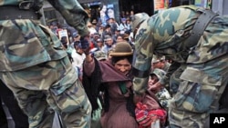 Soldiers help a woman get into a military truck during a public transportation strike in El Alto, 27 Dec 2010