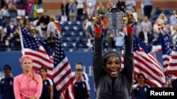 Serena Williams đoạt giải vô địch US Open sau khi đánh bại tay vợt hạt giống số 2 Victoria Azarenka của Belarus với tỷ số 7-5, 6-7 và 6-1.