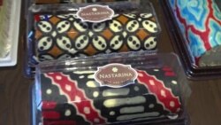 Rina Ristiana: Penjual Kue-Kue Kering Dan Bolu Batik Di Baltimore, Maryland