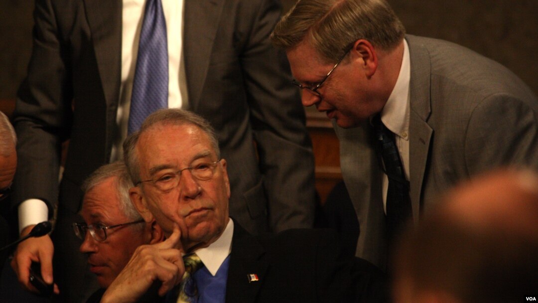 Senator AS Patrik Leahy (kiri).