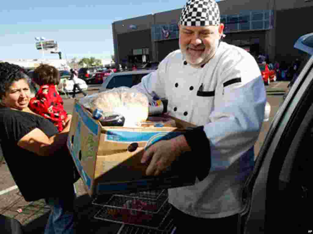 Many charities pass out traditional Thanksgiving dinner items, including turkeys. (AP)