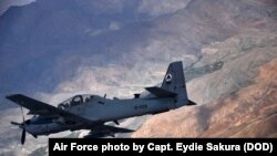 Pesawat tempur penyerang A-29 Super Tucano milik Angkatan Udara Afghanistan melintas Afghanistan dalam sebuah misi latihan 6 April 2016. (Foto:dok)