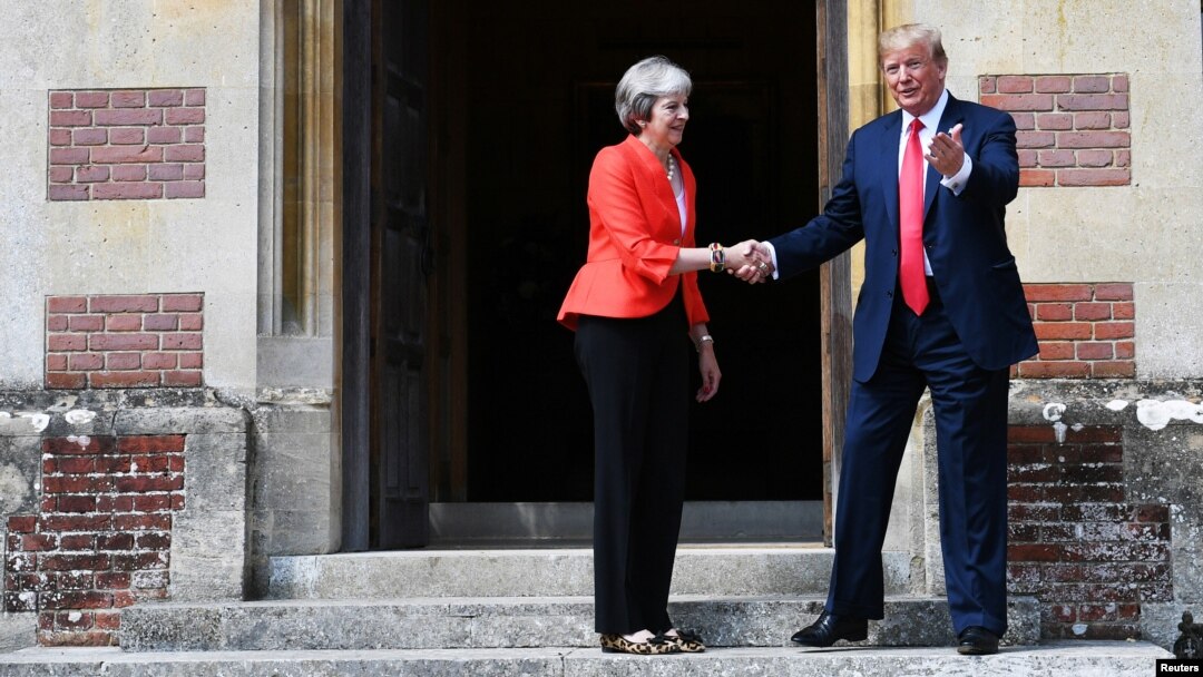 Thủ tướng Anh Theresa May chào đón Tổng thống Mỹ Donald Trump tại Chequers gần Aylesbury, Anh quốc