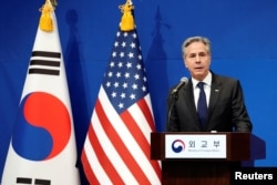 Menteri Luar Negeri Amerika Serikat Antony Blinken berbicara dalam konferensi pers bersama setelah pertemuan dengan Menteri Luar Negeri Korea Selatan Cho Tae-yul, di Kementerian Luar Negeri di Seoul, Korea Selatan, Senin, 6 Januari 2025. (Lee Jin-man/Pool via REUTERS)