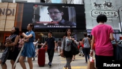 Washington đã yêu cầu Hong Kong dẫn độ ông Snowden, người bị truy tố về tội gián điệp.