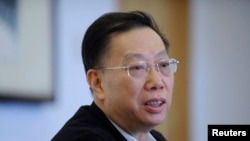 2011年3月10日中國衛生部副​​部長黃潔夫在政協分組會議上。